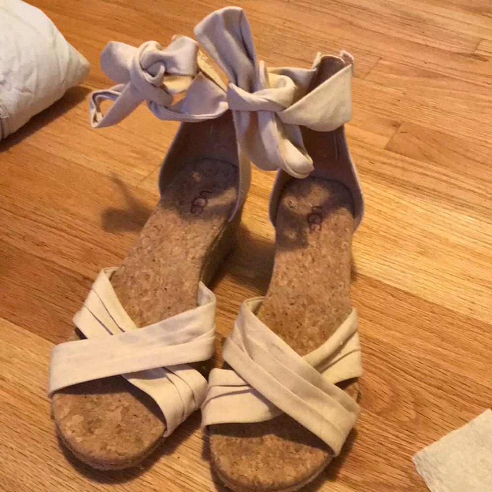 UGG bow tie sandals